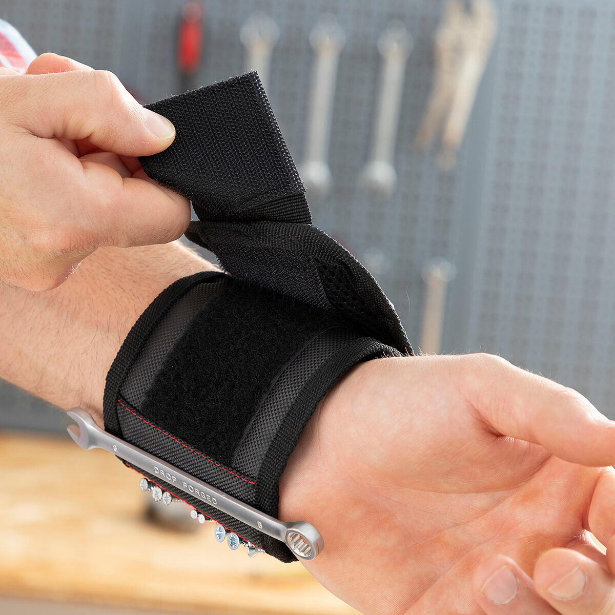 Magnetic Wristband for DIY WrisTool InnovaGoods-8