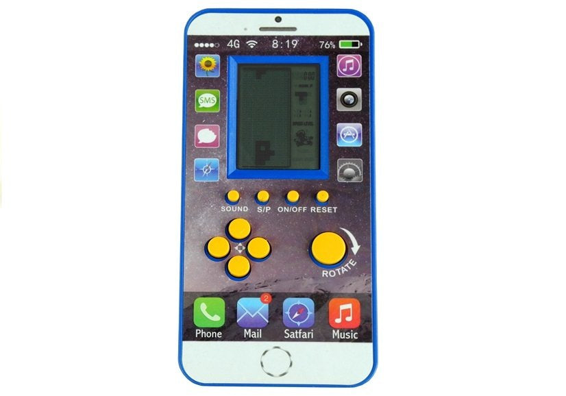 Tetris žaidimas, atrodantis kaip tikras telefonas, 4 spalvos