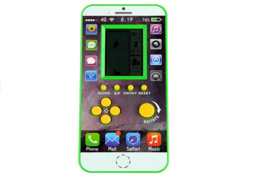 Tetris žaidimas, atrodantis kaip tikras telefonas, 4 spalvos
