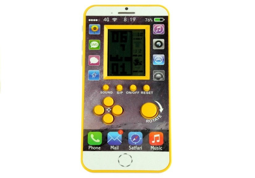 Tetris žaidimas, atrodantis kaip tikras telefonas, 4 spalvos