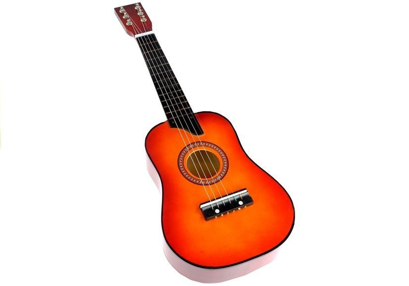 Klasikinė raudona medinė gitara, atrodanti kaip tikra