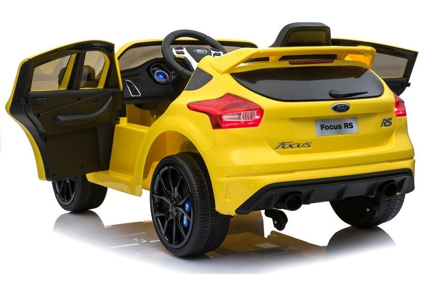 Ford Focus RS geltonas – elektrinis vaikiškas automobilis