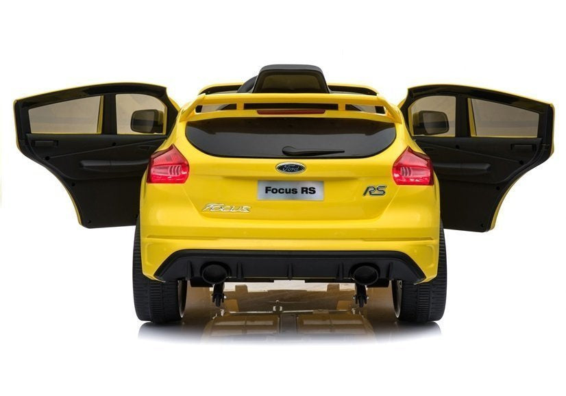 Ford Focus RS geltonas – elektrinis vaikiškas automobilis