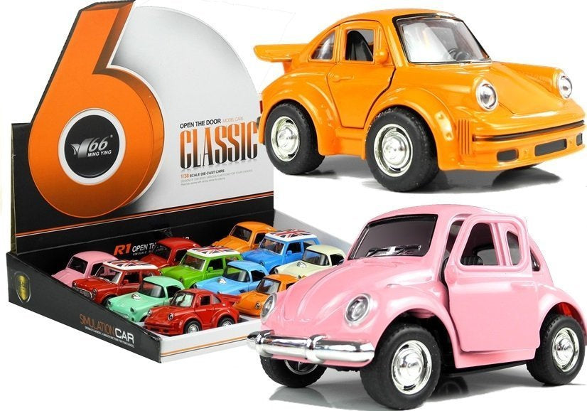 Klasikinis metalinis automobilis su garsais