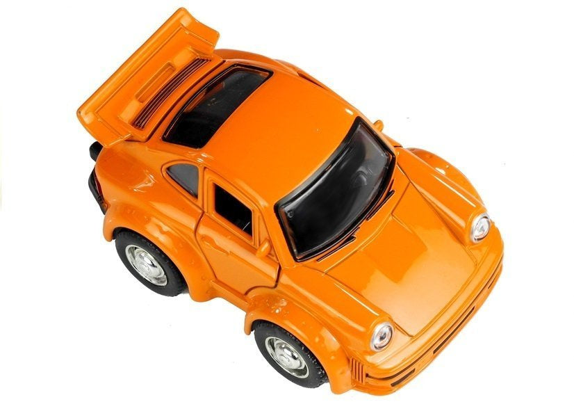 Klasikinis metalinis automobilis su garsais