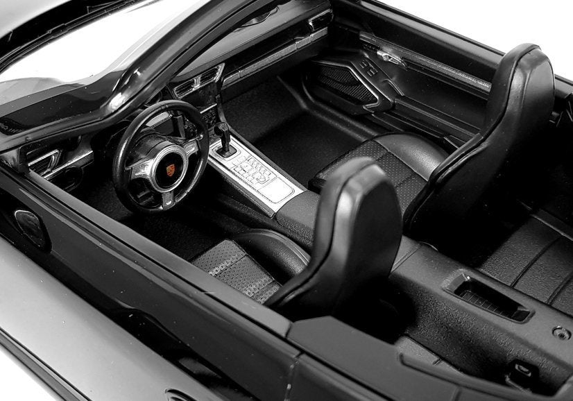 Nuotoliniu būdu valdomas „Porsche 911 Carrera S“ Rastar 1:12, juodas