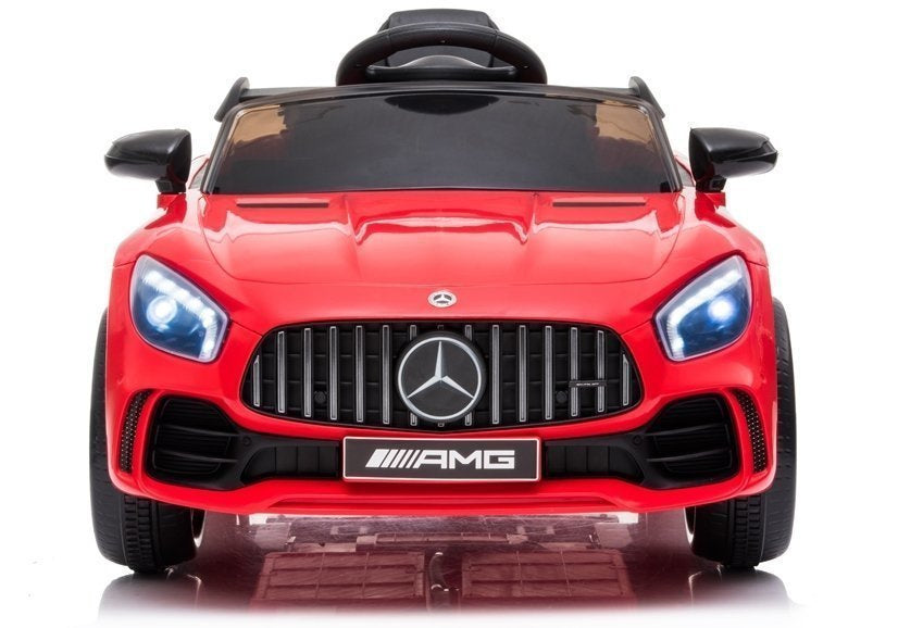 Elektrinis automobilis „Mercedes AMG GT R“, raudonas