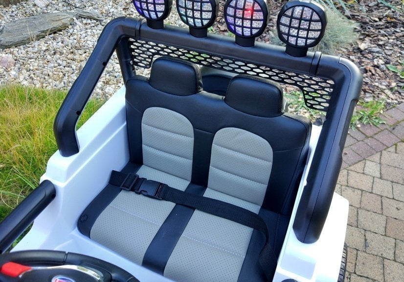 Elektrinis visureigis S2388 Jeep, baltas, 4x45W