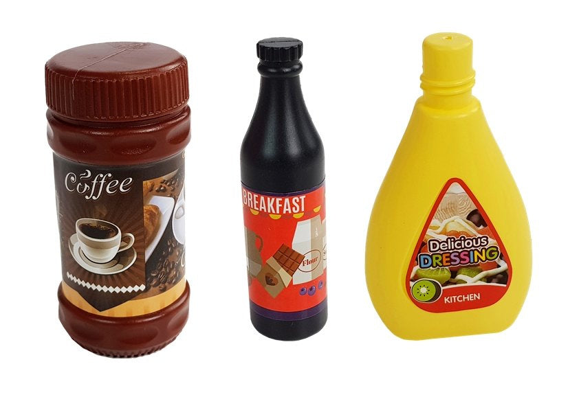 Rožinė virtuvė su vandens puodais, maisto produktais, garsais
