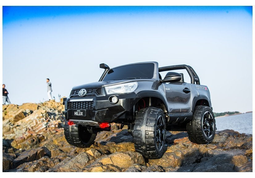 Elektrinis vaikiškas automobilis Toyota Hilux juodas dažytas