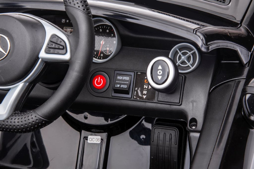 Elektrinis važiuojamas automobilis Mercedes SLC 300, juodas